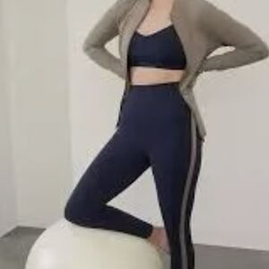 Athleta Elation 7/8th Colorblock Leggings Size M Used Good Condition